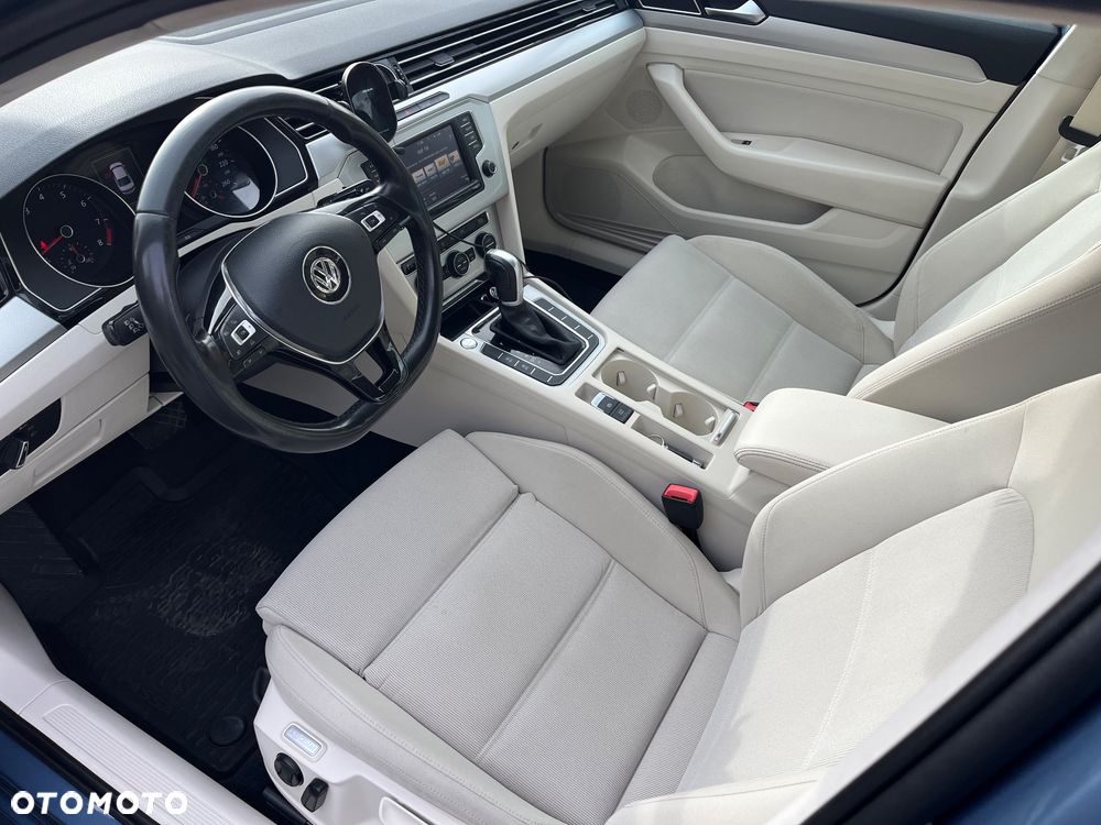 Volkswagen Passat 1.8 TSI (BlueMotion Technology) DSG Comfortline - 12