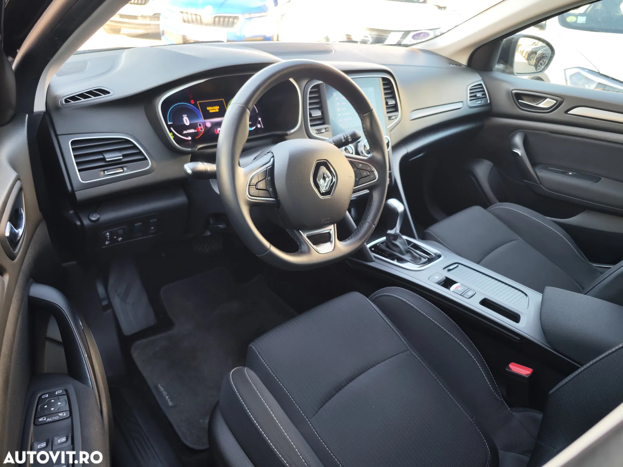 Renault Megane Grandtour E-TECH Plug-in 160 BUSINESS EDITION - 7