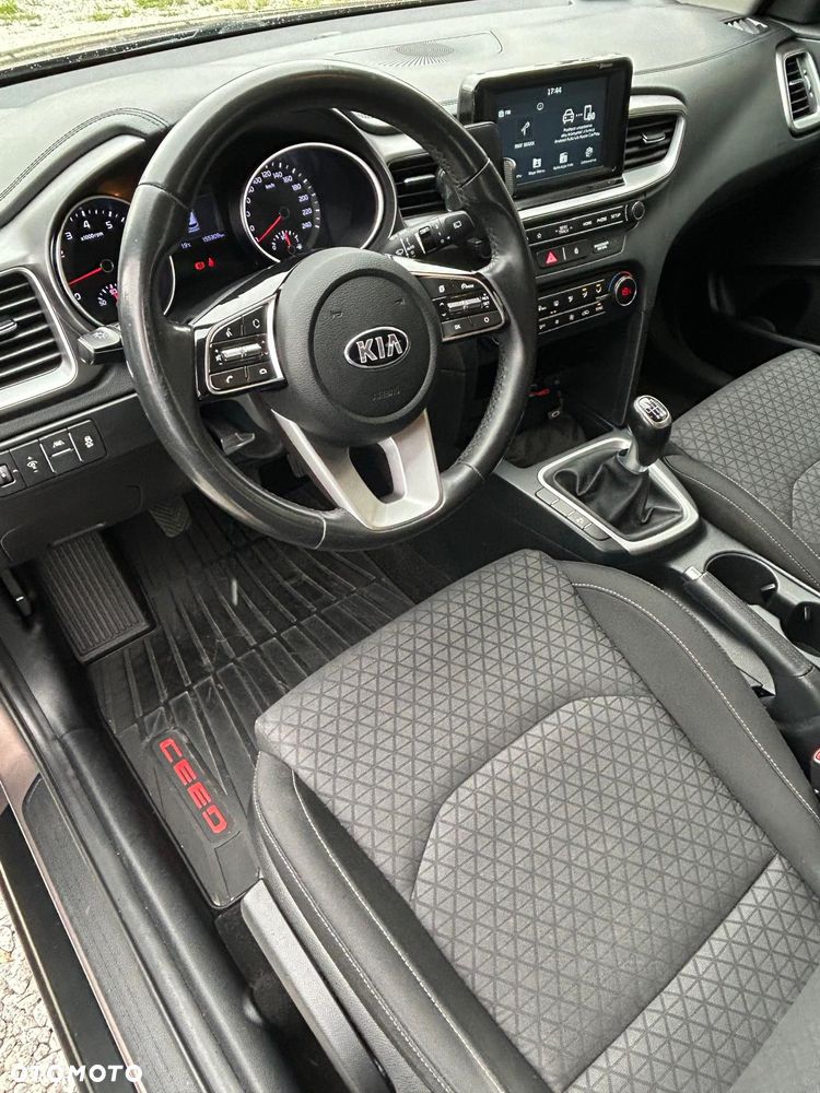 Kia Ceed 1.4 L - 8