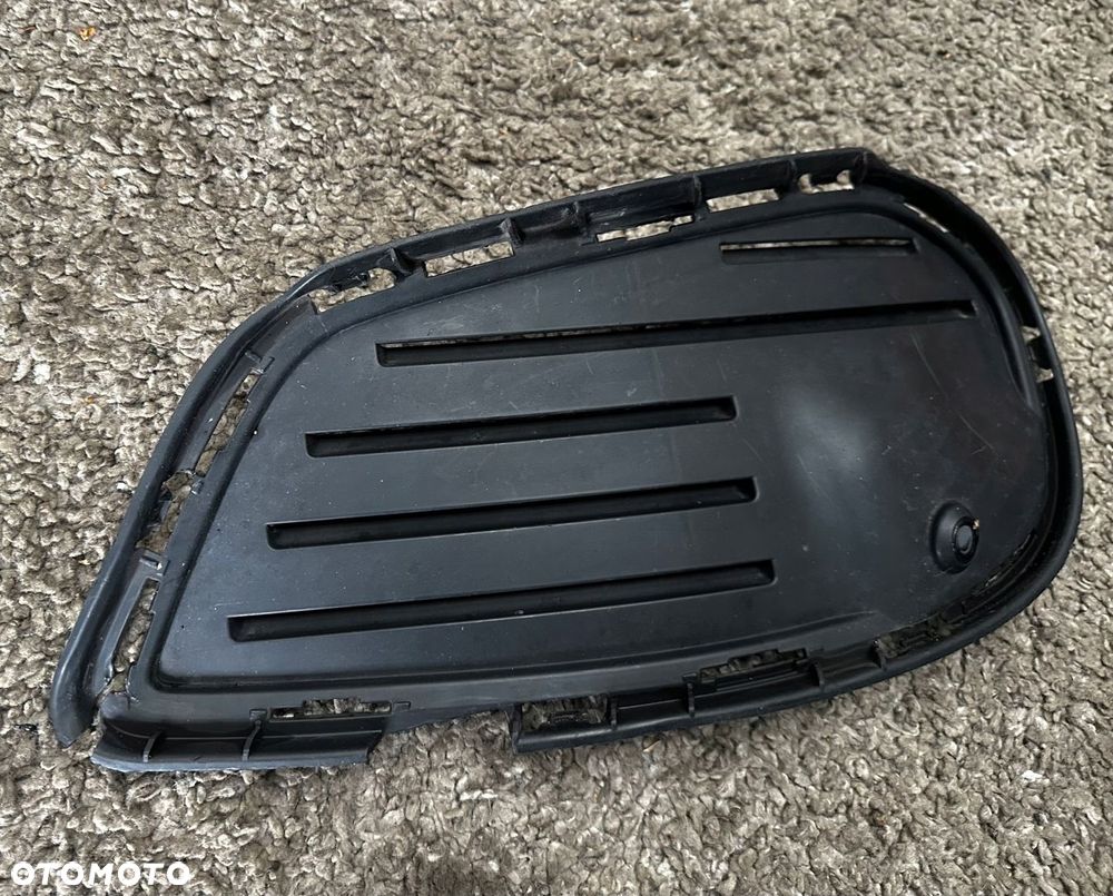 MERCEDES BENZ C-KL W205 14 - Atrapa kratka zderzaka prawa A2058854123 - 3