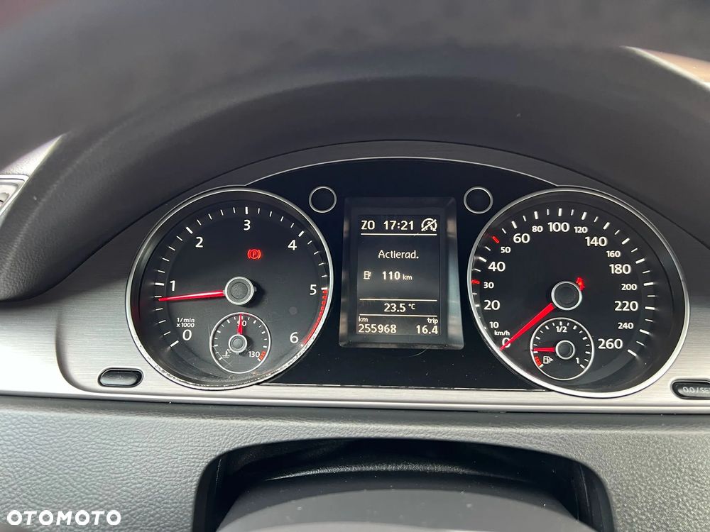 Volkswagen Passat 1.6 TDI Comfortline - 16