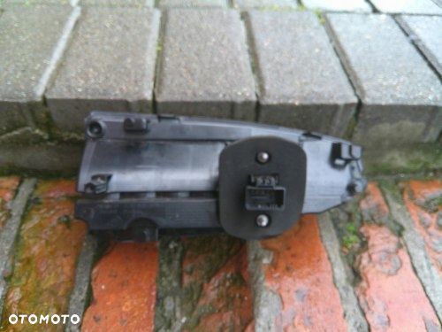 VW T7 7T0 MULTIVAN TRANSPORTER PRAWA TYLNA LAMPA KLAPA LED 7T0945094B ORG. - 3