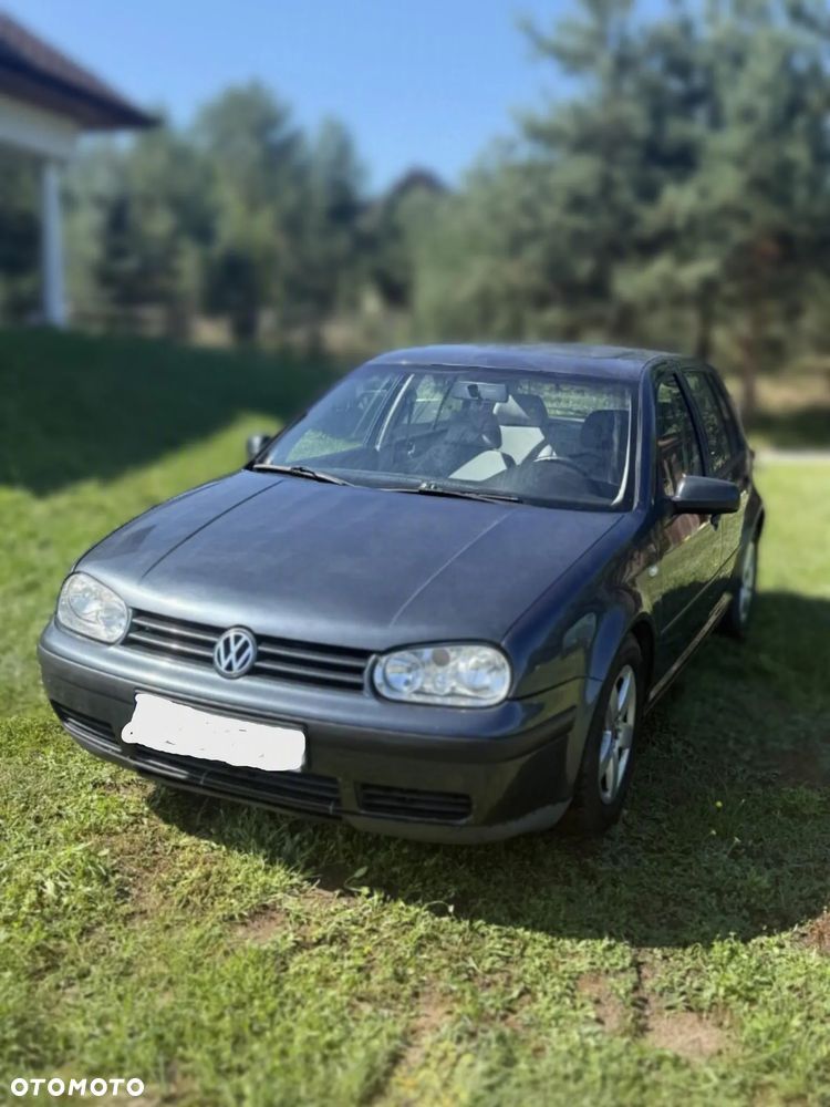 Volkswagen Golf - 1