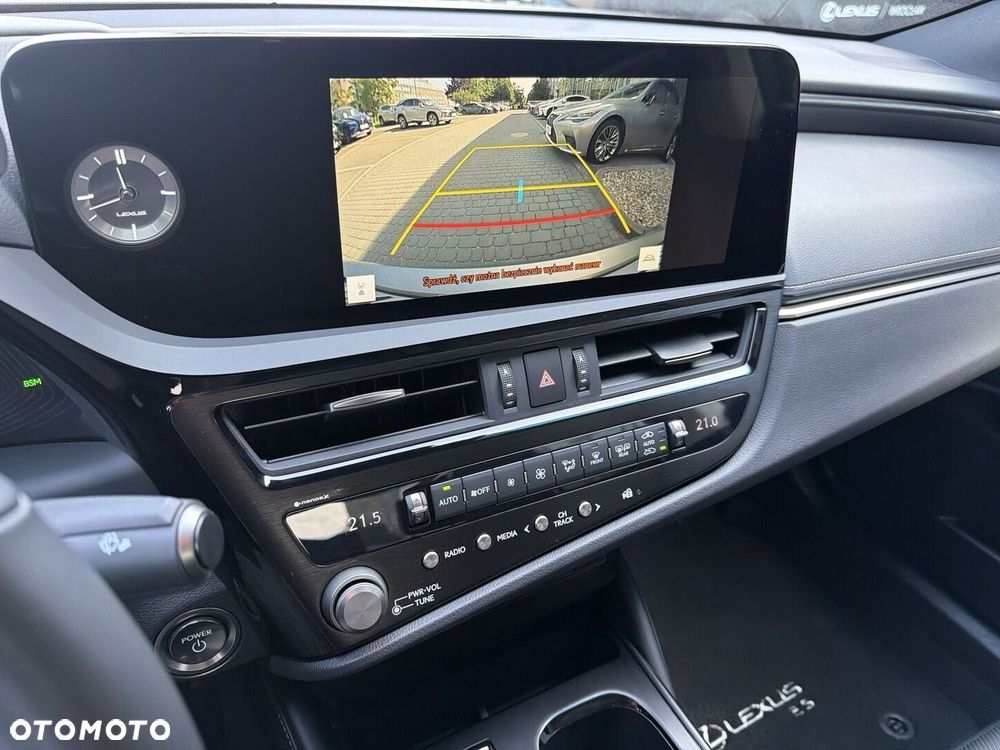 Lexus ES 300h F Sport Design - 17