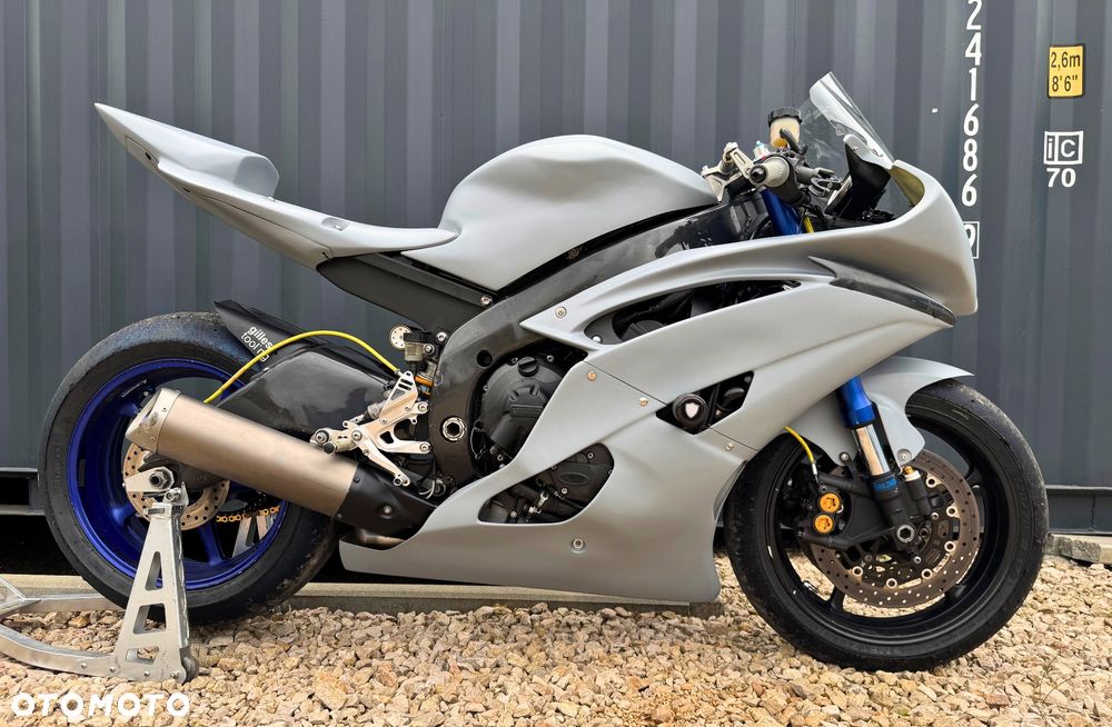 Yamaha R6 - 3