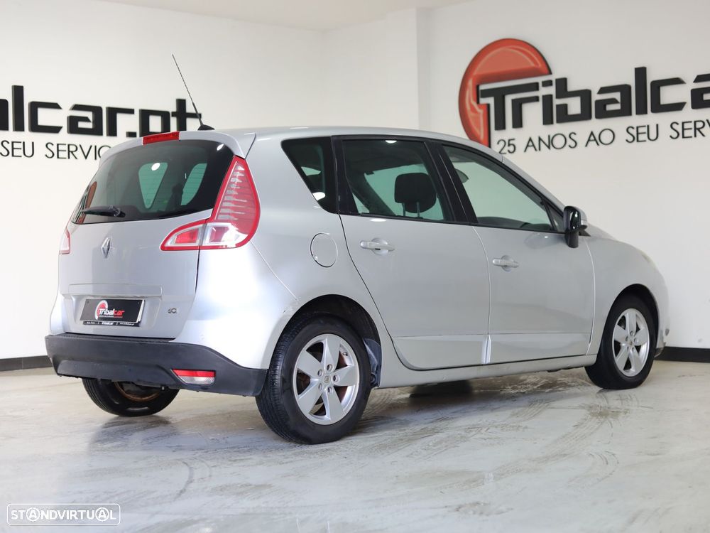Renault Scénic 1.5 dCi Dynamique S - 4
