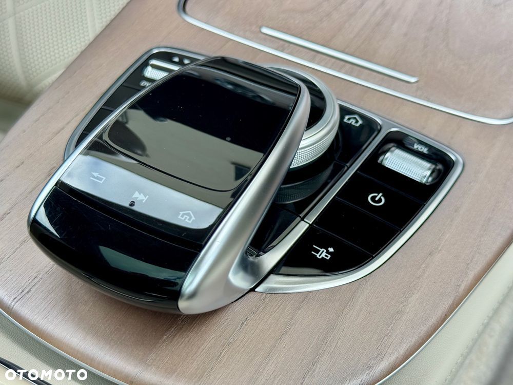 Mercedes-Benz Klasa E 350 d Coupe 4-Matic 9G-TRONIC - 28