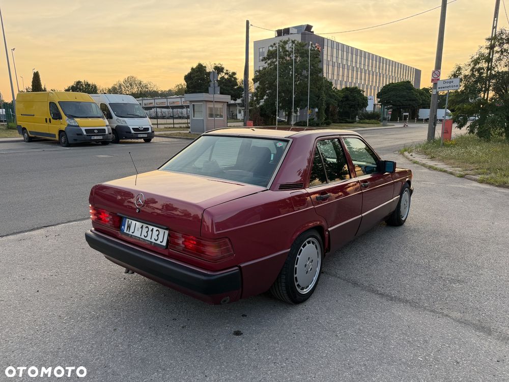 Mercedes-Benz W201 (190) - 4