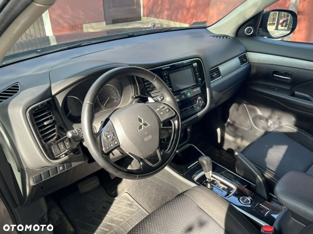 Mitsubishi Outlander 2.0 Intense Comfort 4WD CVT - 9