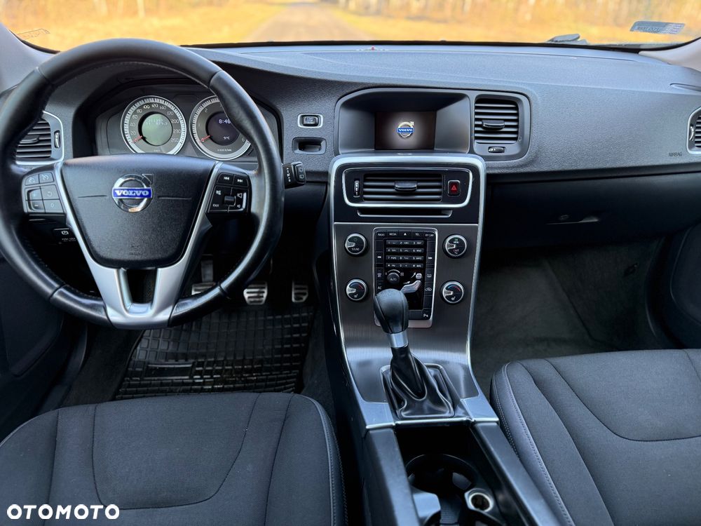 Volvo V60 D4 R-Design - 6