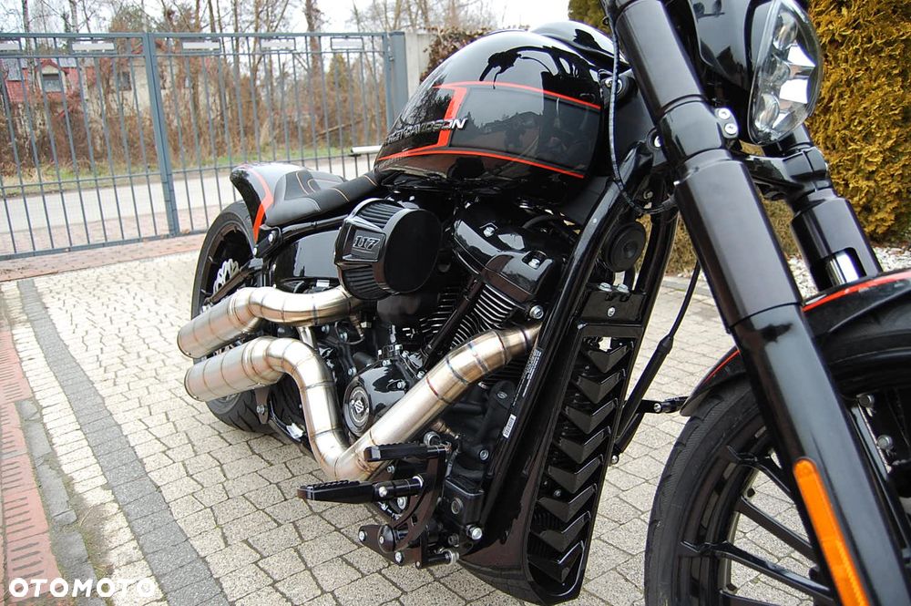 Harley-Davidson Softail Breakout - 22