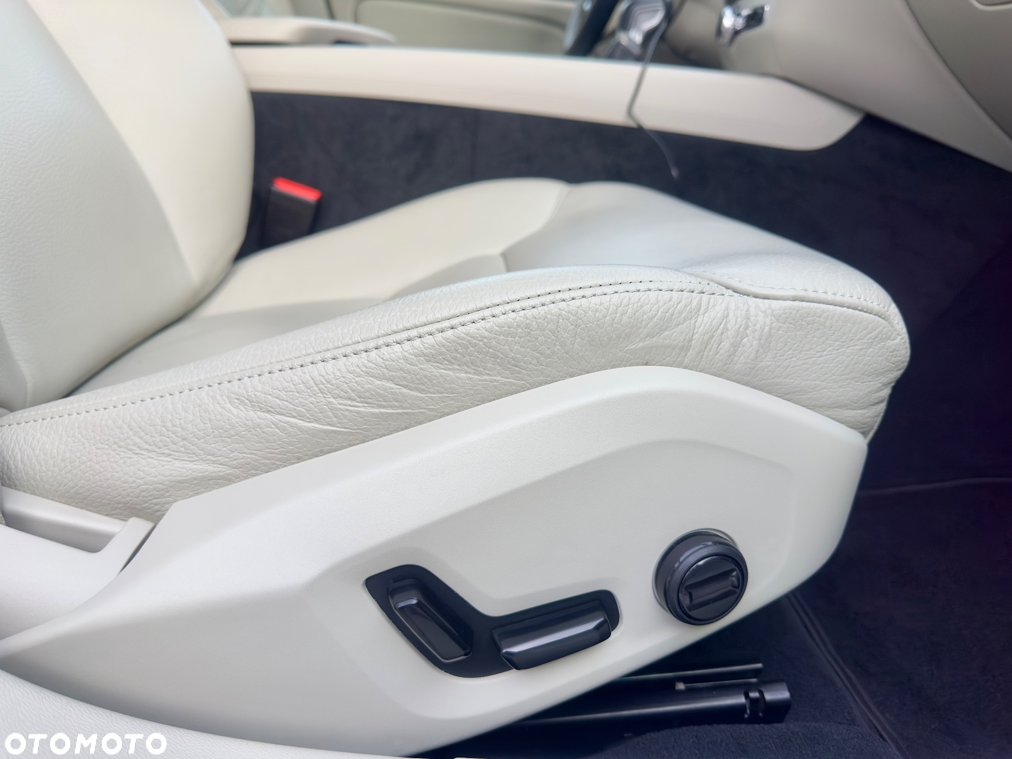 Volvo S60 T6 AWD Momentum Pro - 22