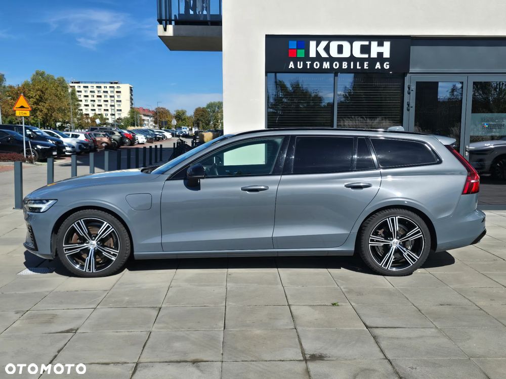 Volvo V60 T6 AWD Plug-In Hybrid Plus Dark - 2