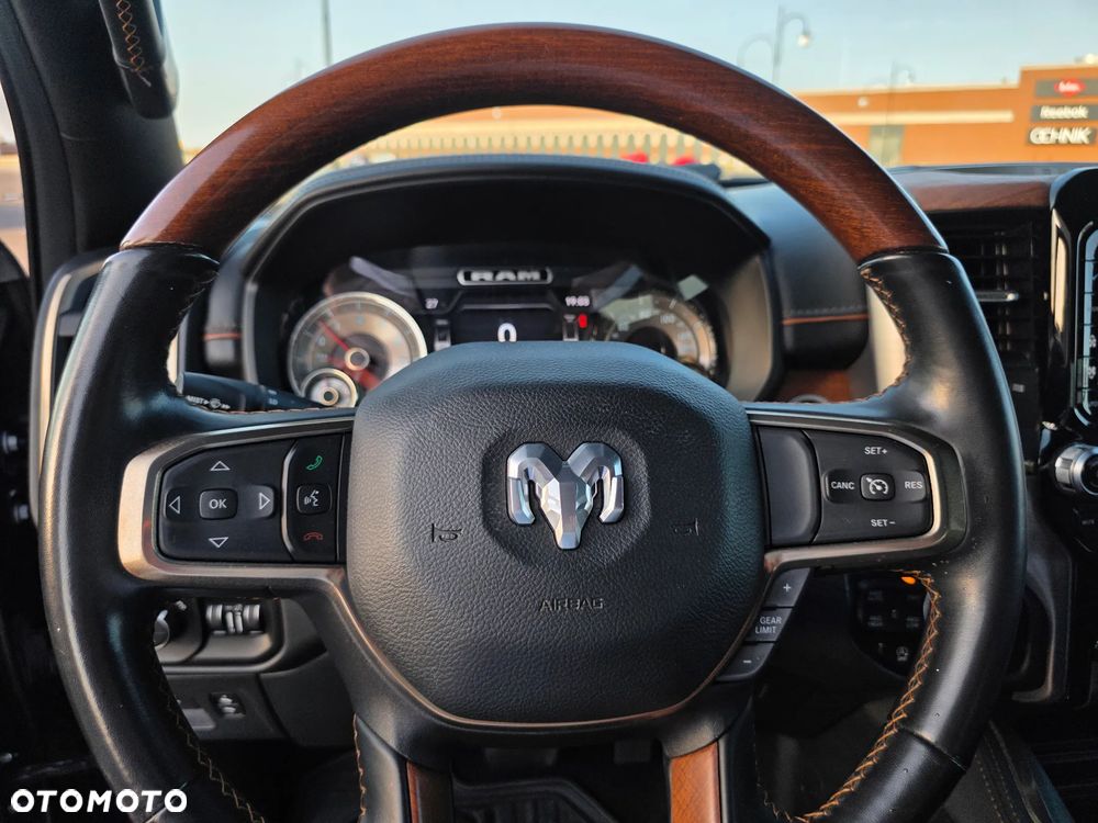 RAM 1500 Crew Cab Shortbed Longhorn - 23