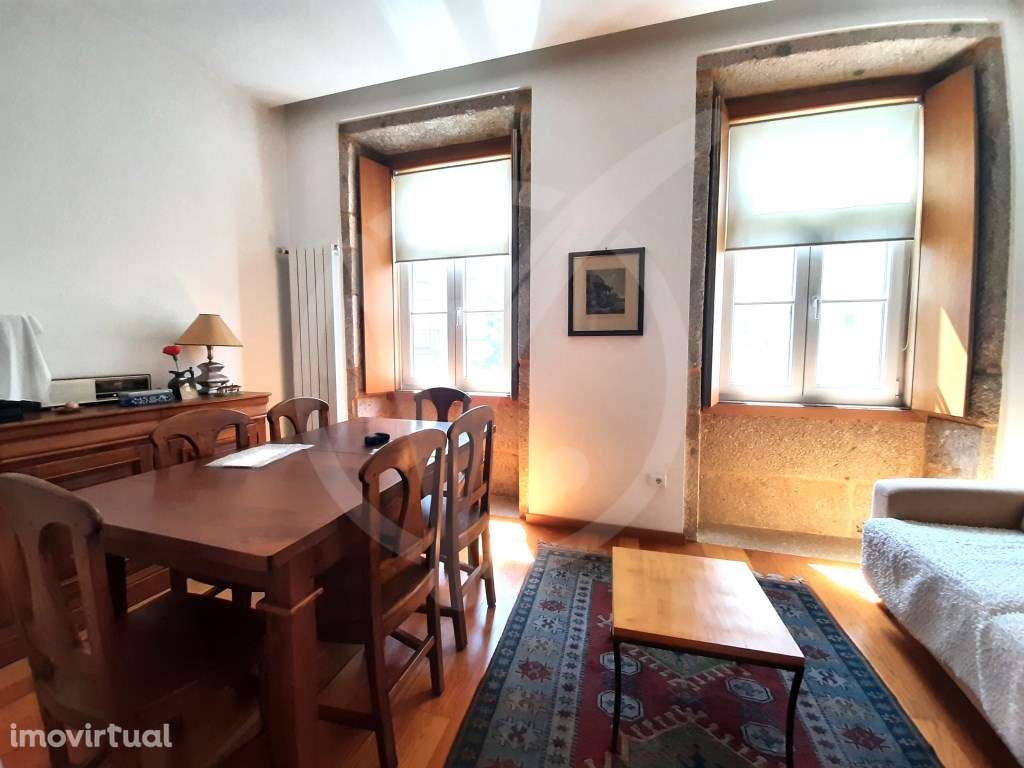 Moradia T2 Renovada com Garagem no Centro Histórico de Braga - Grande imagem: 2/22