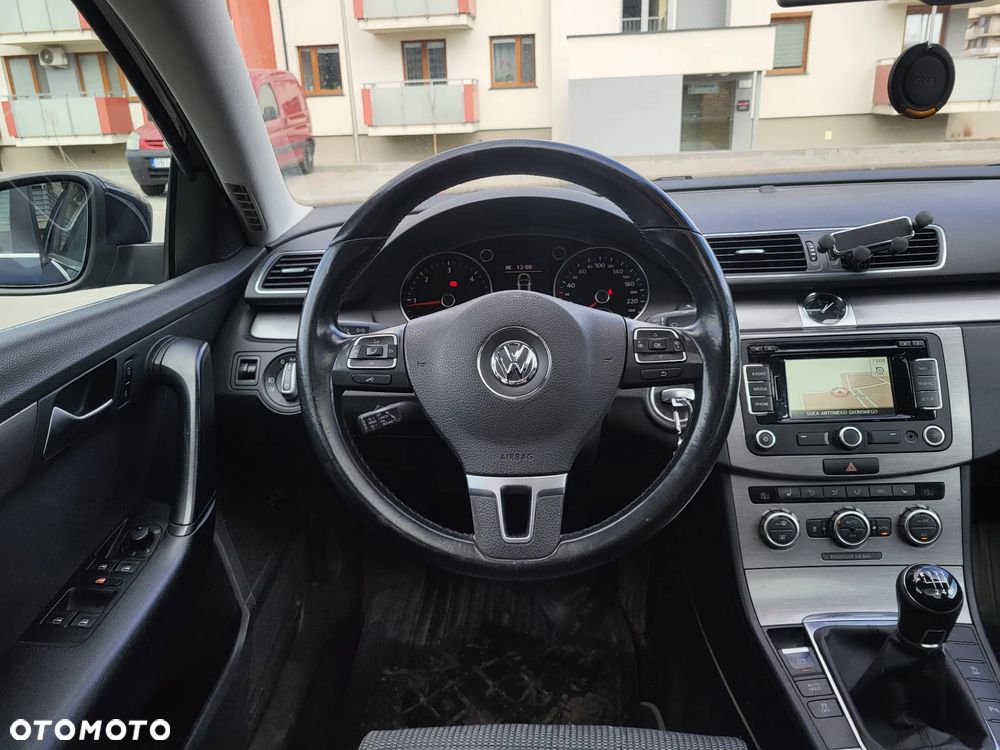 Volkswagen Passat 2.0 TDI Highline - 29