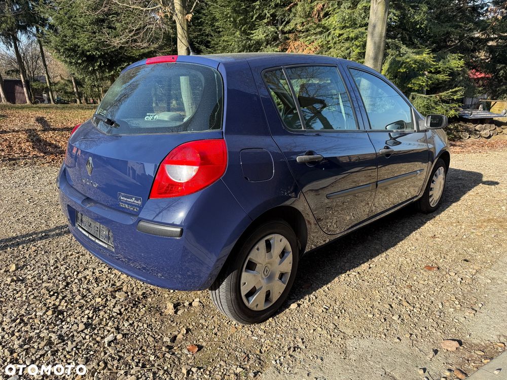 Renault Clio 1.2 16V Emotion - 4