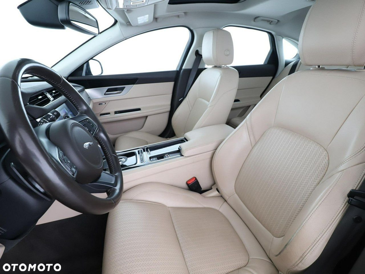 Jaguar XF 20d Portfolio - 13