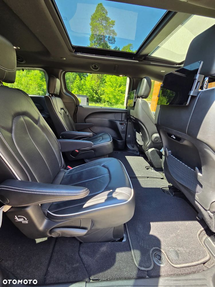 Chrysler Pacifica - 16