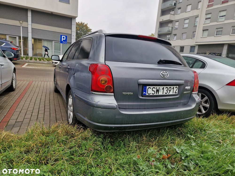Toyota Avensis 2004 photo 5