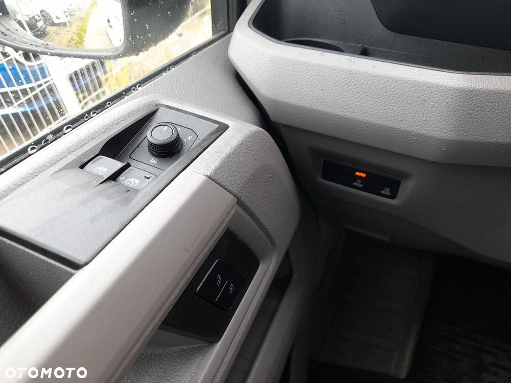 Volkswagen Crafter 35 furgon 177km Automat 3640 - 19