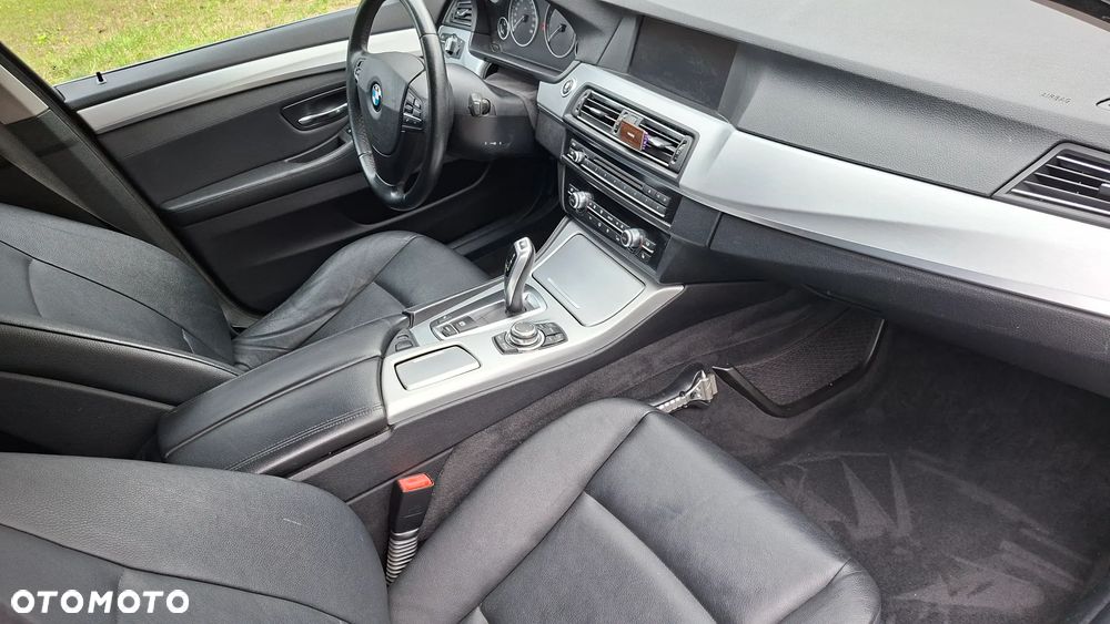 BMW Seria 5 528i Sport-Aut - 7