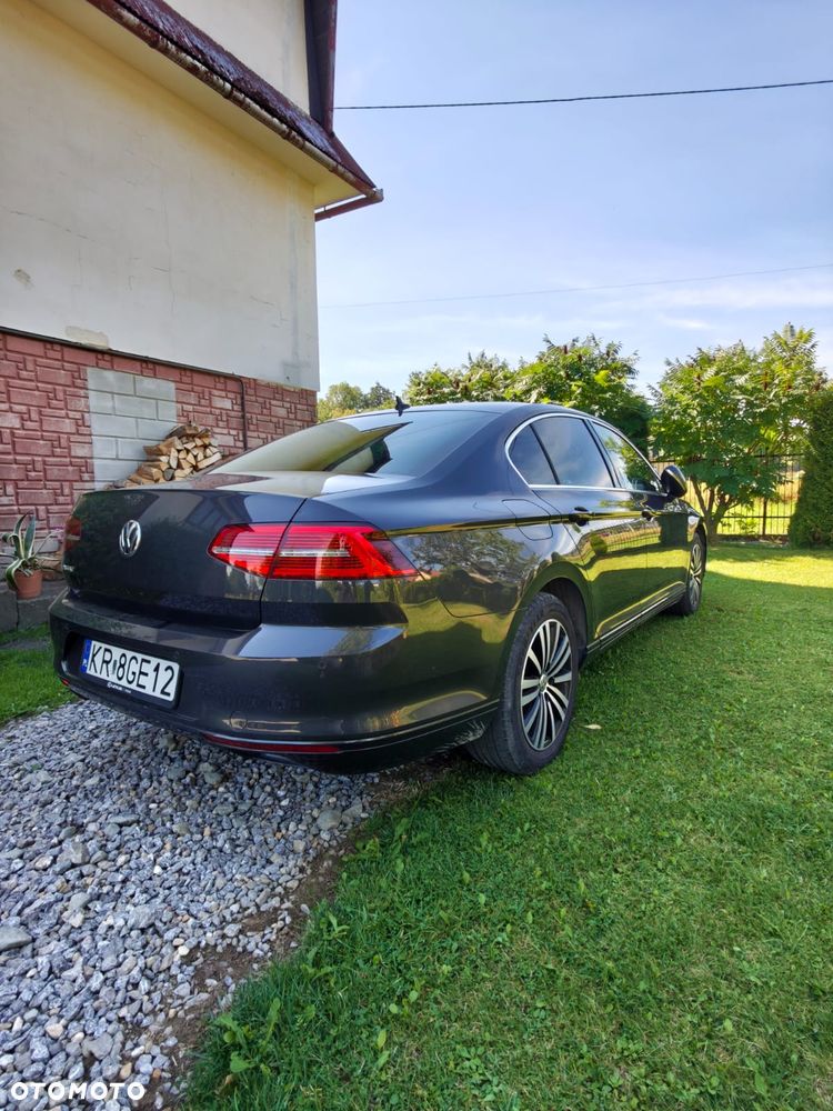 Volkswagen Passat - 4