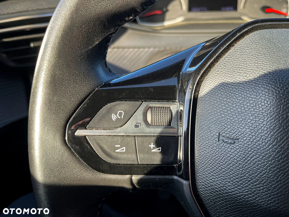 Peugeot 208 - 15