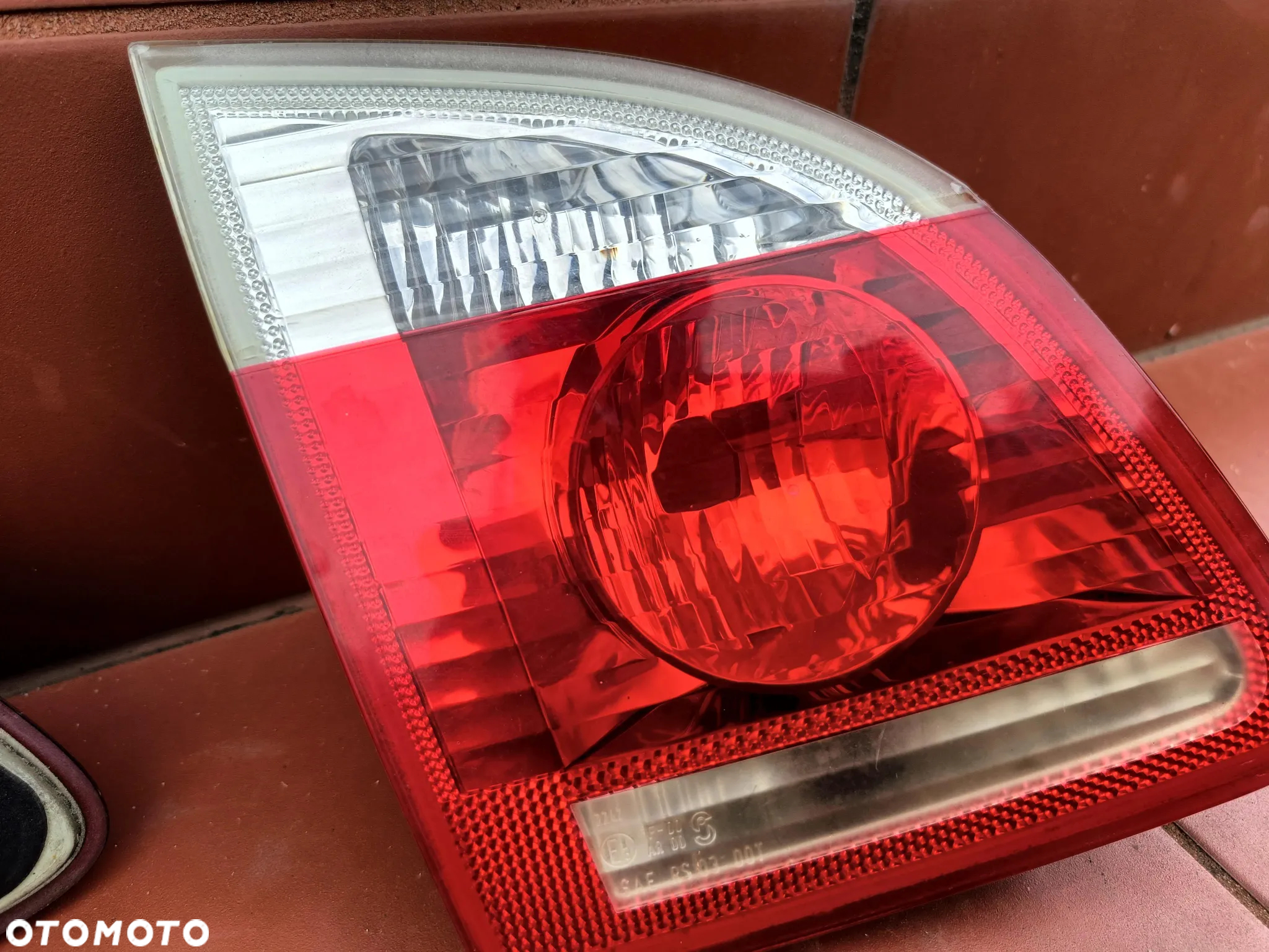 BMW E60 E61 KOMBI LAMPA TYLNA TYŁ W KLAPĘ LEWA PRAWA - 9