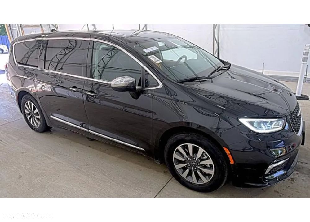 Chrysler Pacifica - 1