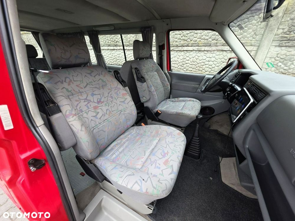 Volkswagen Multivan - 20