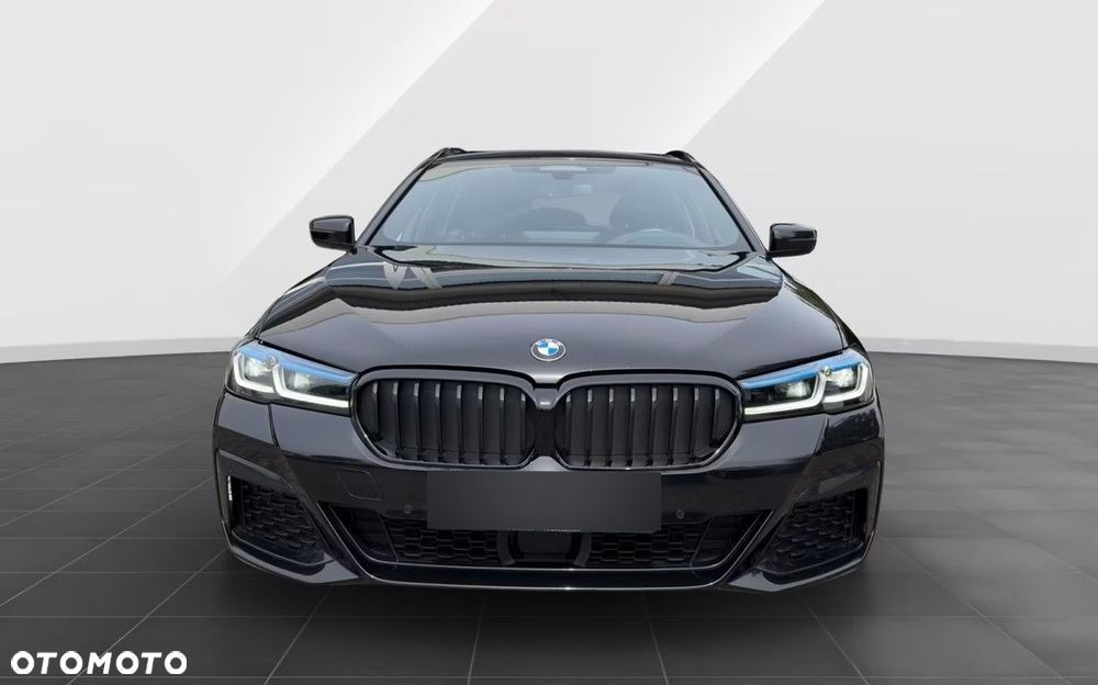 BMW Seria 5 540d xDrive mHEV M Sport sport - 2