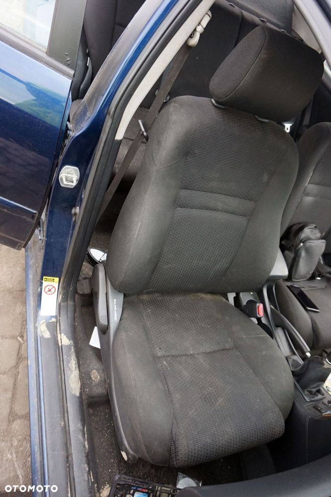 TOYOTA COROLLA E12 LIFT 5D HB 8P4 1.4 D4D KM GRANATOWY na części - 10