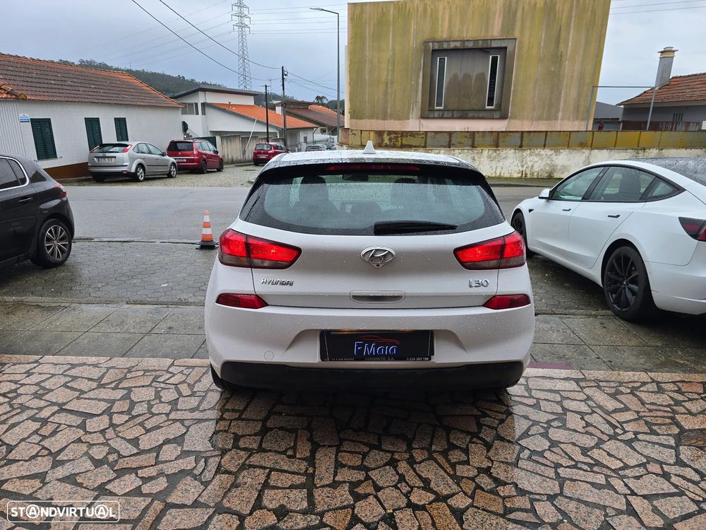 Hyundai i30 1.6 CRDI Comfort+Navi - 6