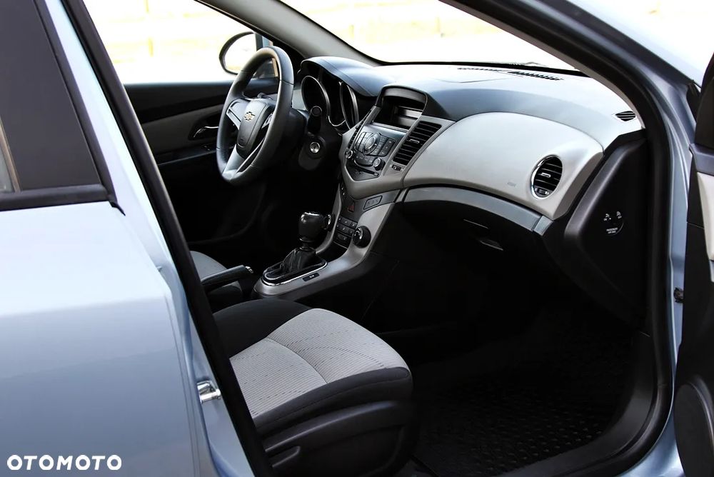 Chevrolet Cruze 1.6 LS+ - 25