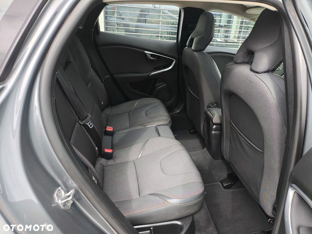 Volvo V40 D3 Momentum - 26