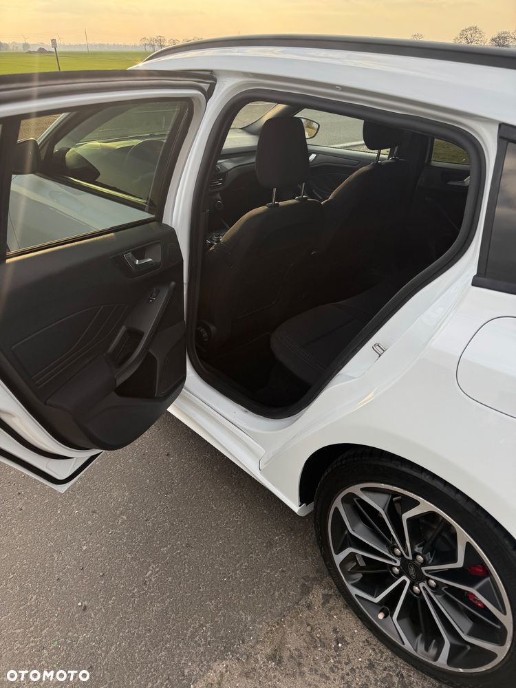 Ford Focus 1.5 EcoBoost ST-Line - 11