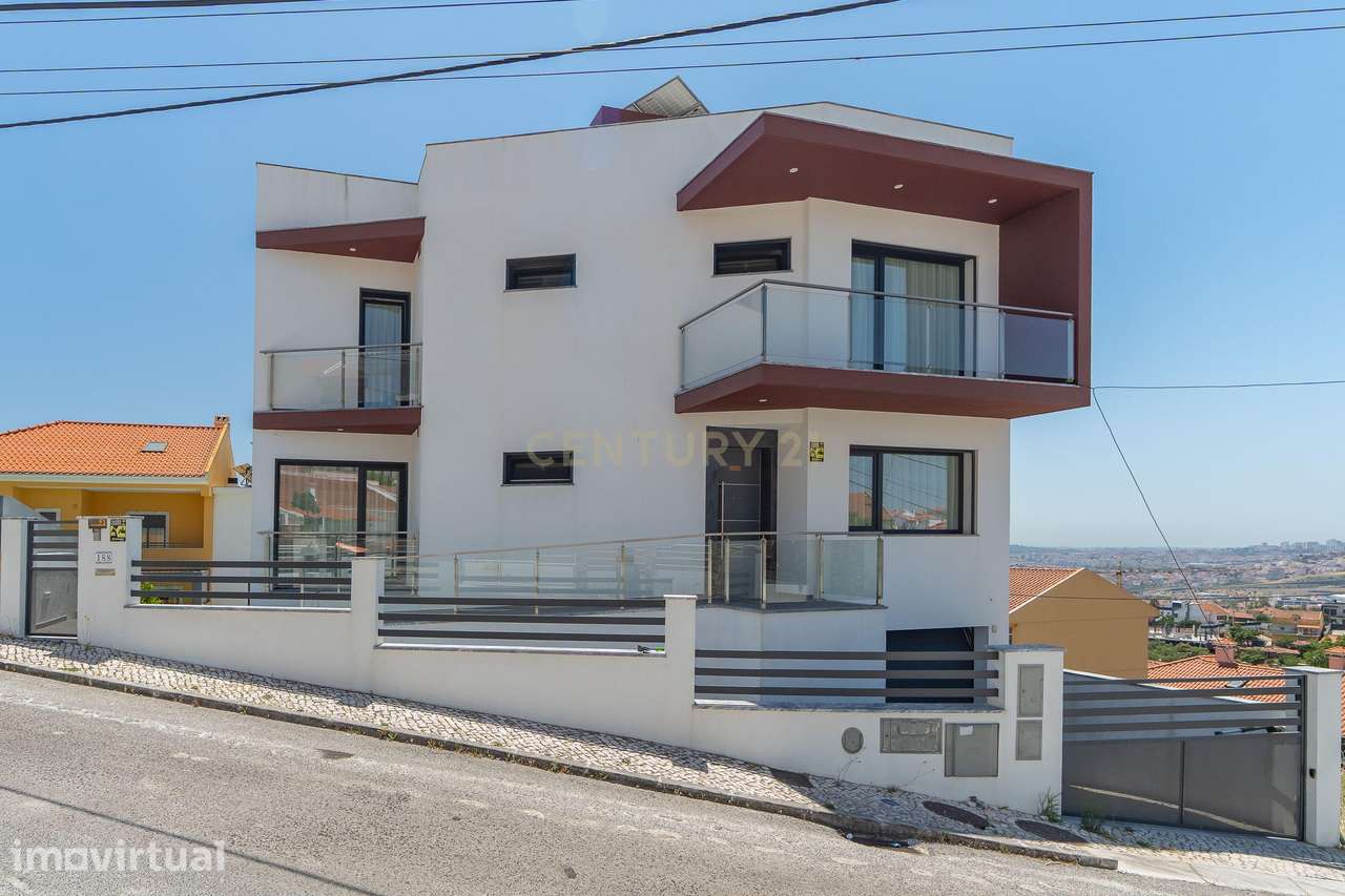 Moradia T5 em Famões - Grande imagem: 2/46