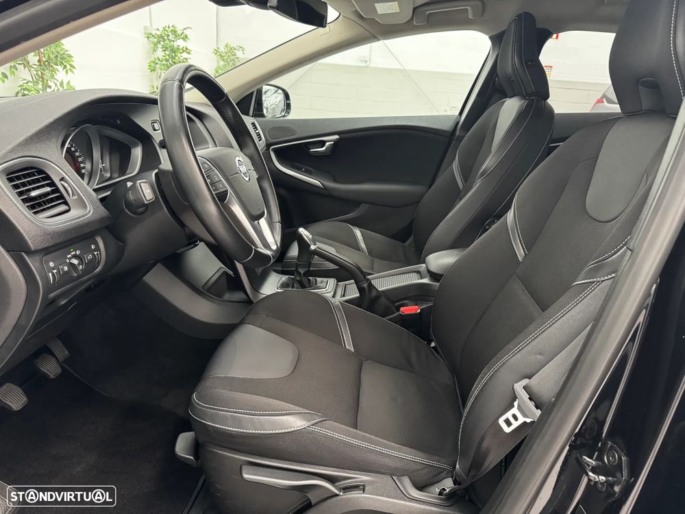 Volvo V40 2.0 D4 Momentum - 17