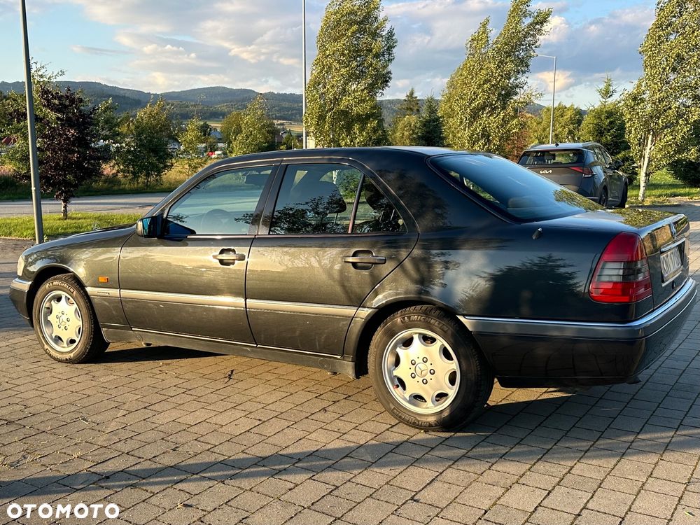 Mercedes-Benz Klasa C 180 Elegance - 9
