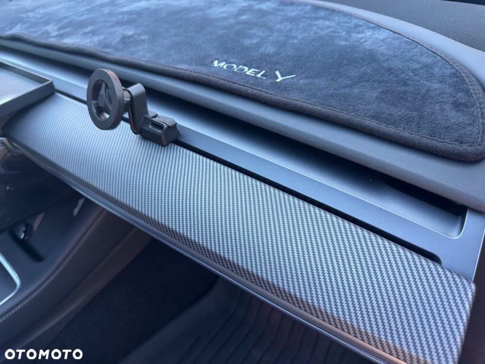 Tesla Model Y Performance AWD - 10