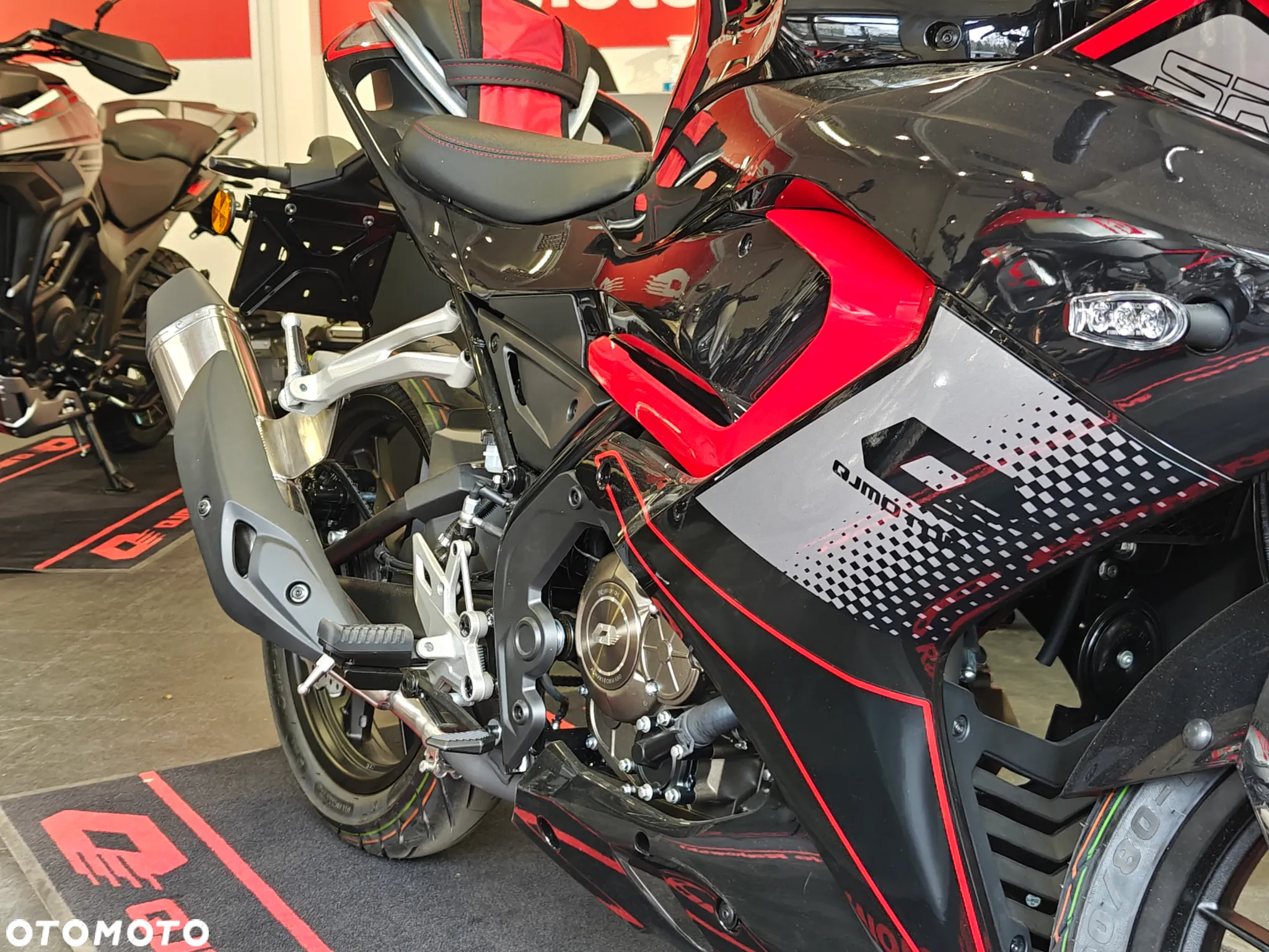 QJMOTOR SRK 125R - 6