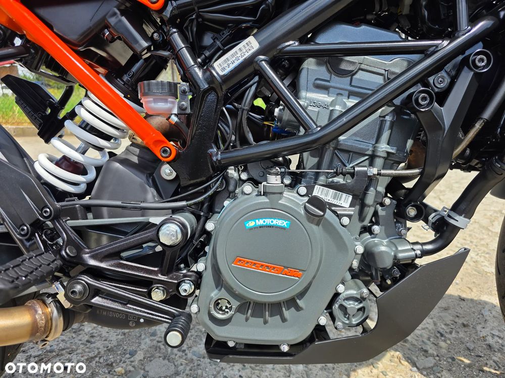 KTM Duke 125 - 28