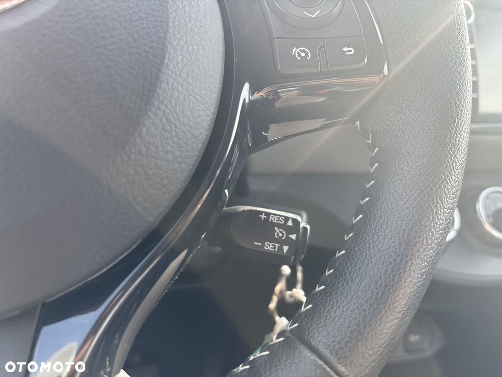 Toyota Yaris 1.5 Premium - 22