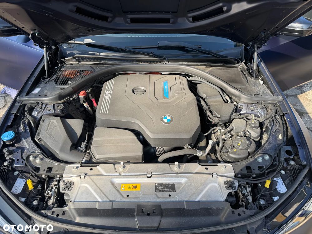 BMW Seria 3 330e xDrive M Sport - 30