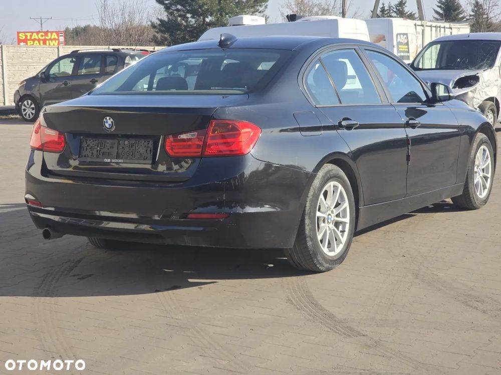 BMW Seria 3 318d - 14