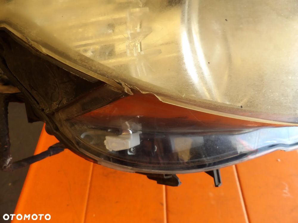BMW - E60 - LIFT - H7 - PĘKNIĘTE SZKŁO - PRAWA LAMPA PRZEDNIA - UK - 7177730 - 3