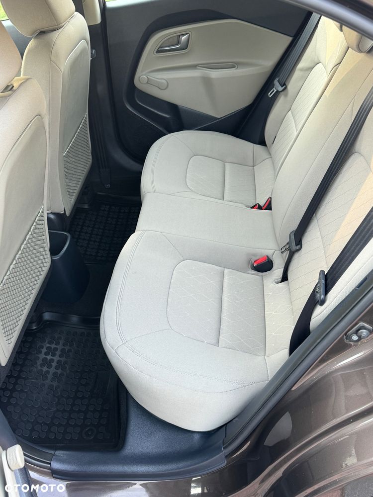 Kia Rio 1.2 L - 8