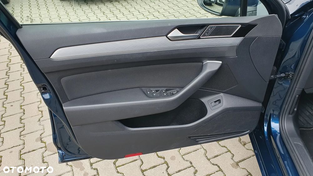 Volkswagen Passat 2.0 TSI Business DSG - 23