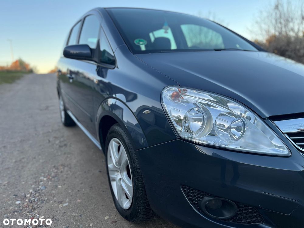 Opel Zafira 1.6 - 10